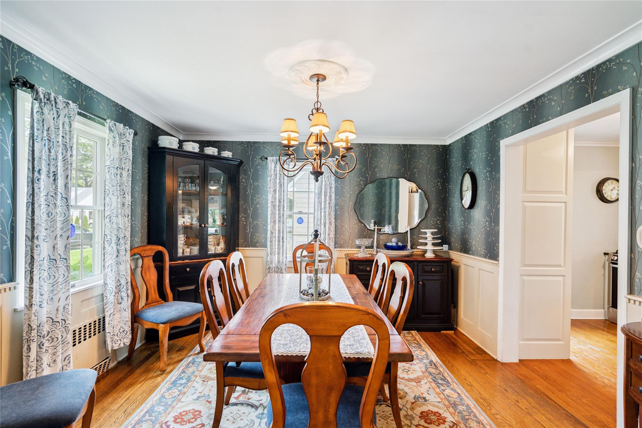 Single Family Residence in Wantagh NY 3160 Birch Place 7.jpg