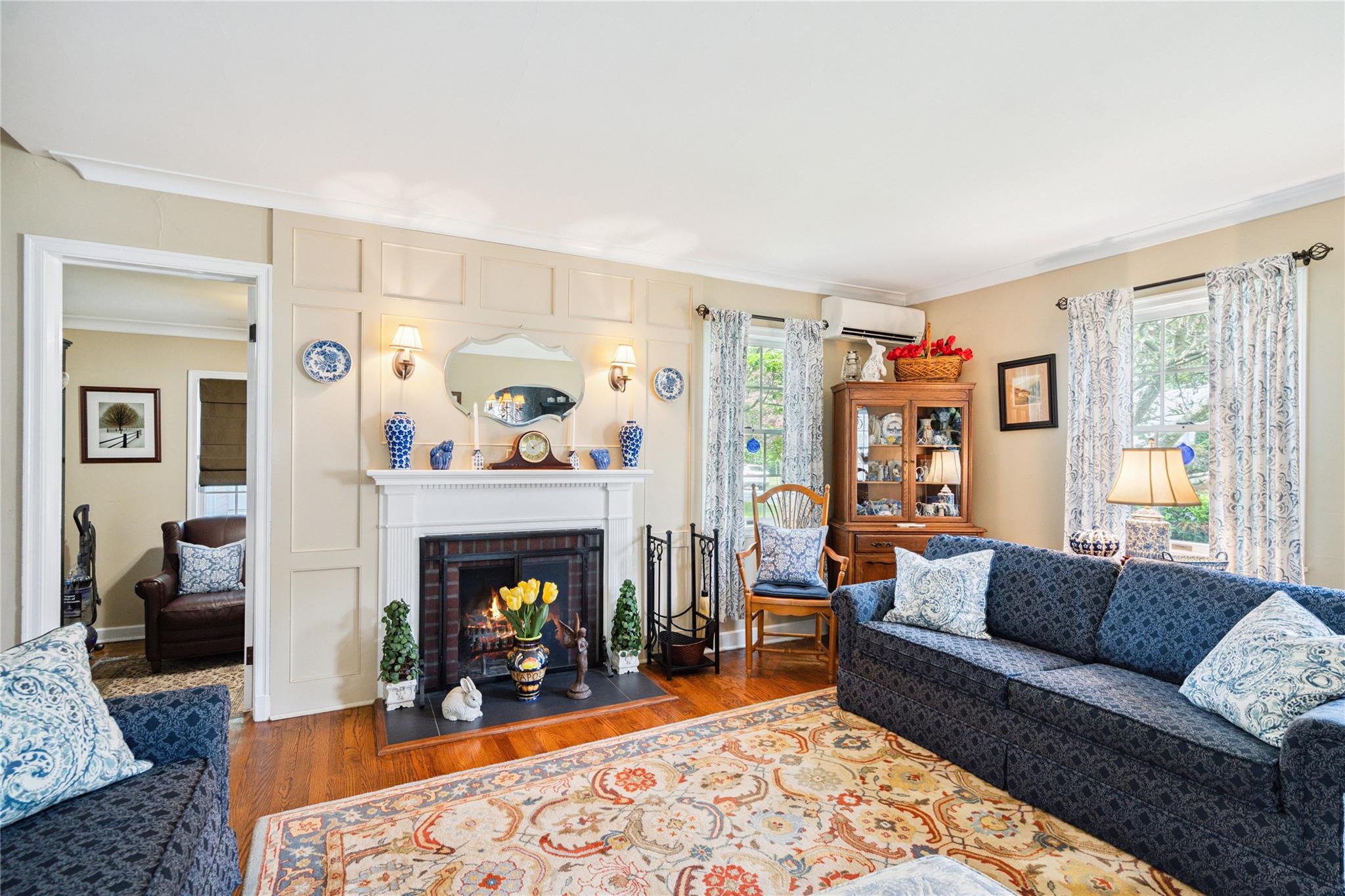 Single Family Residence in Wantagh NY 3160 Birch Place 3.jpg