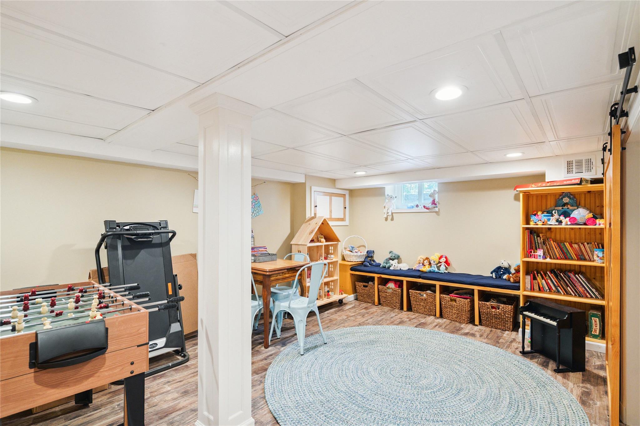 Single Family Residence in Wantagh NY 3160 Birch Place 26.jpg