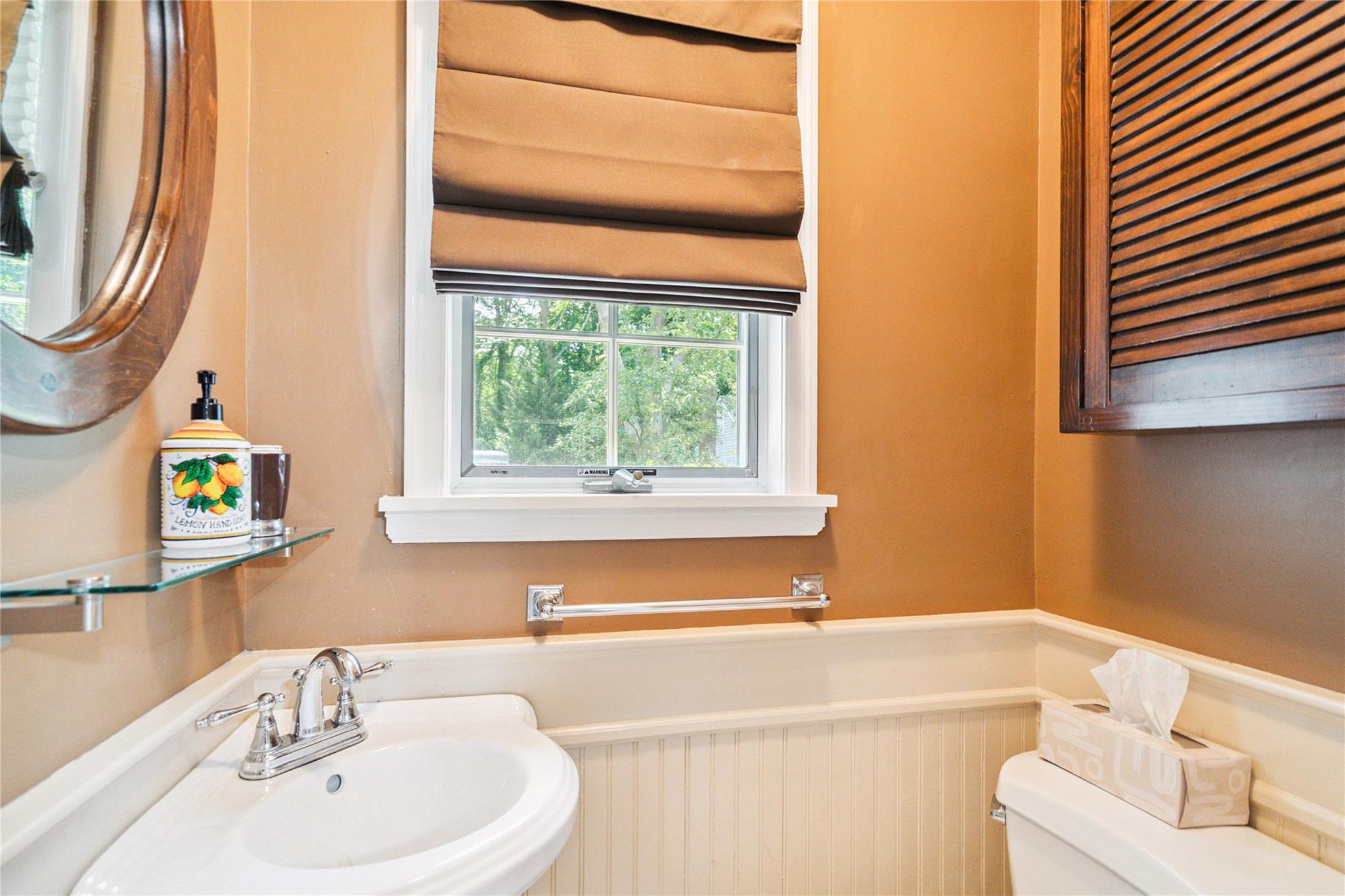 Single Family Residence in Wantagh NY 3160 Birch Place 18.jpg
