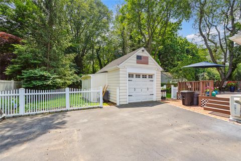 Single Family Residence in Wantagh NY 3160 Birch Place 35.jpg