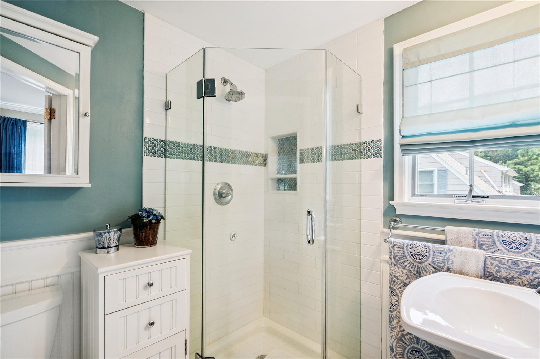 Single Family Residence in Wantagh NY 3160 Birch Place 20.jpg