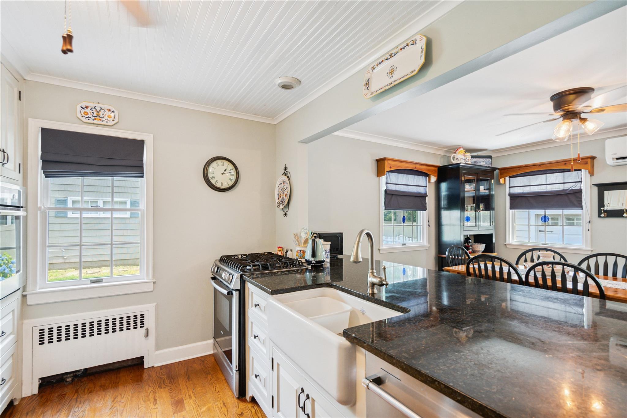 Single Family Residence in Wantagh NY 3160 Birch Place 10.jpg