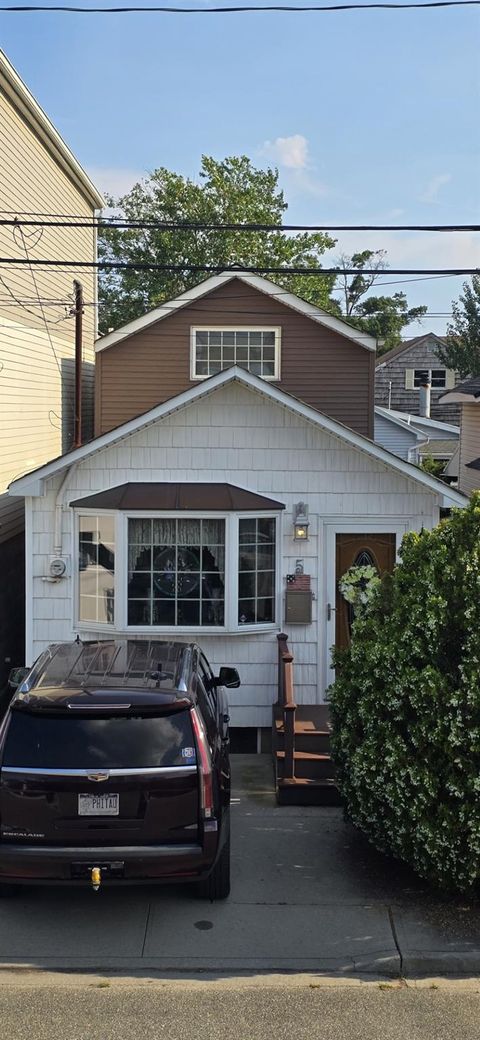 Single Family Residence in Baldwin Harbor NY 5 Lincoln Street.jpg