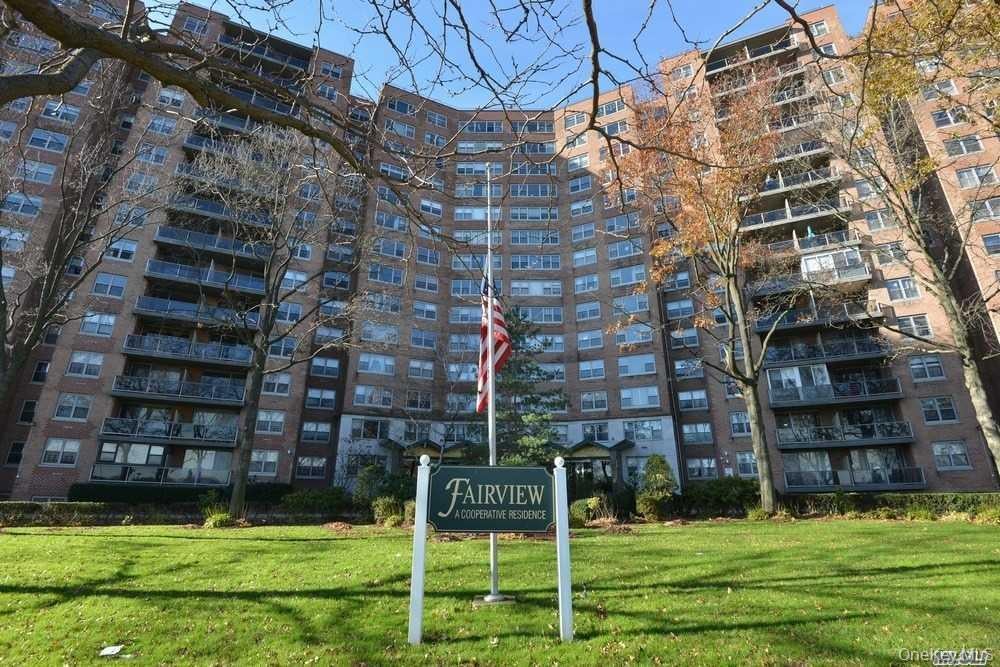 61 20 Grand Central Pkwy, Forest Hills, NY 11375