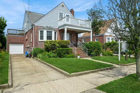 Single Family Residence in Long Beach NY 163 Lindell Boulevard.jpg