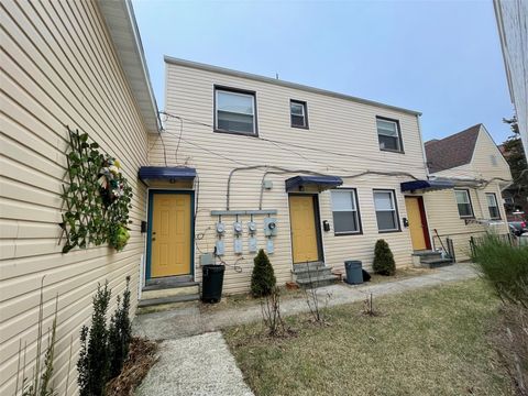 Triplex in Great Neck NY 2 Ash Place.jpg