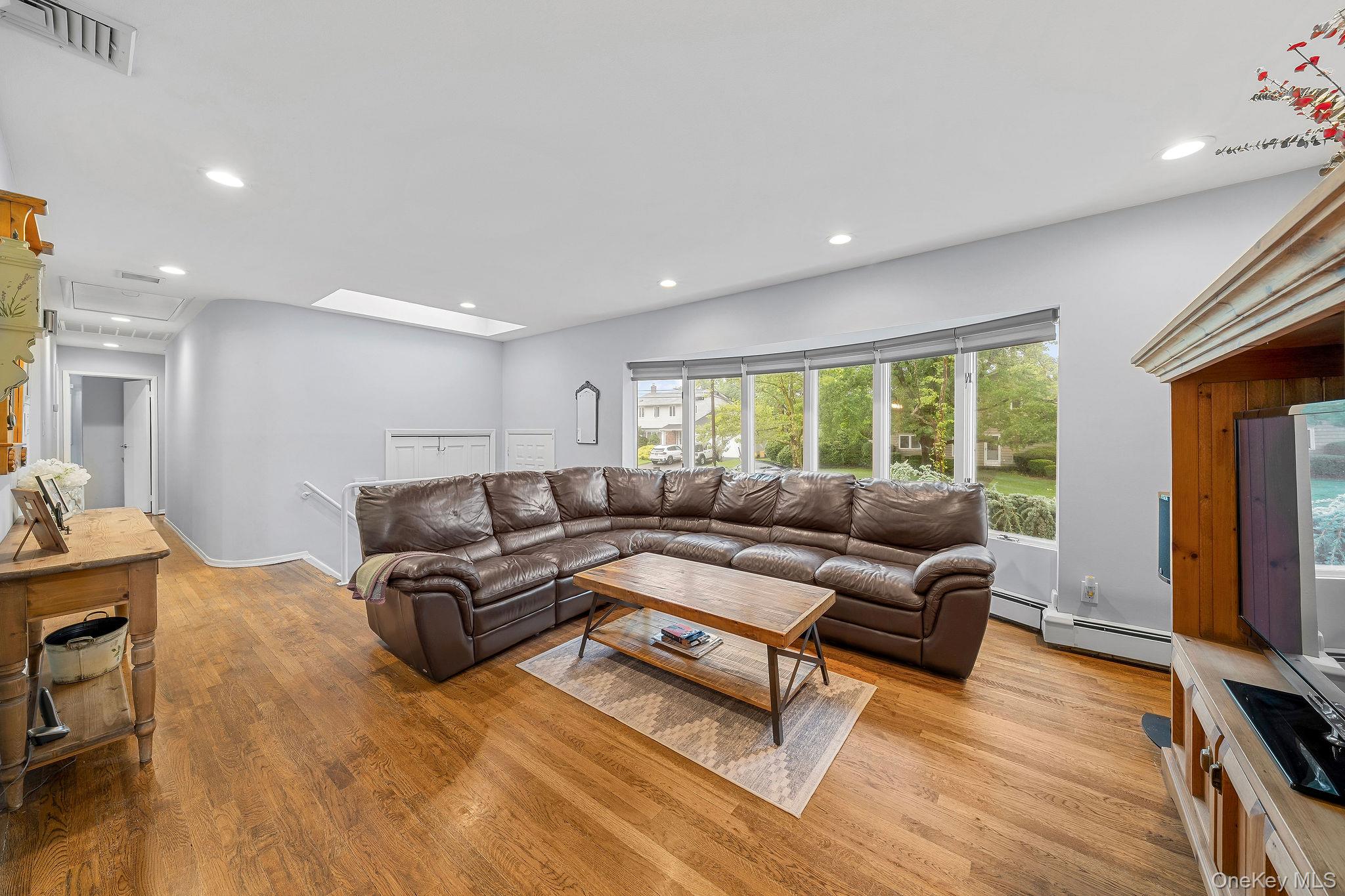 1 Cortland Ave, Jericho, NY 11753 photo