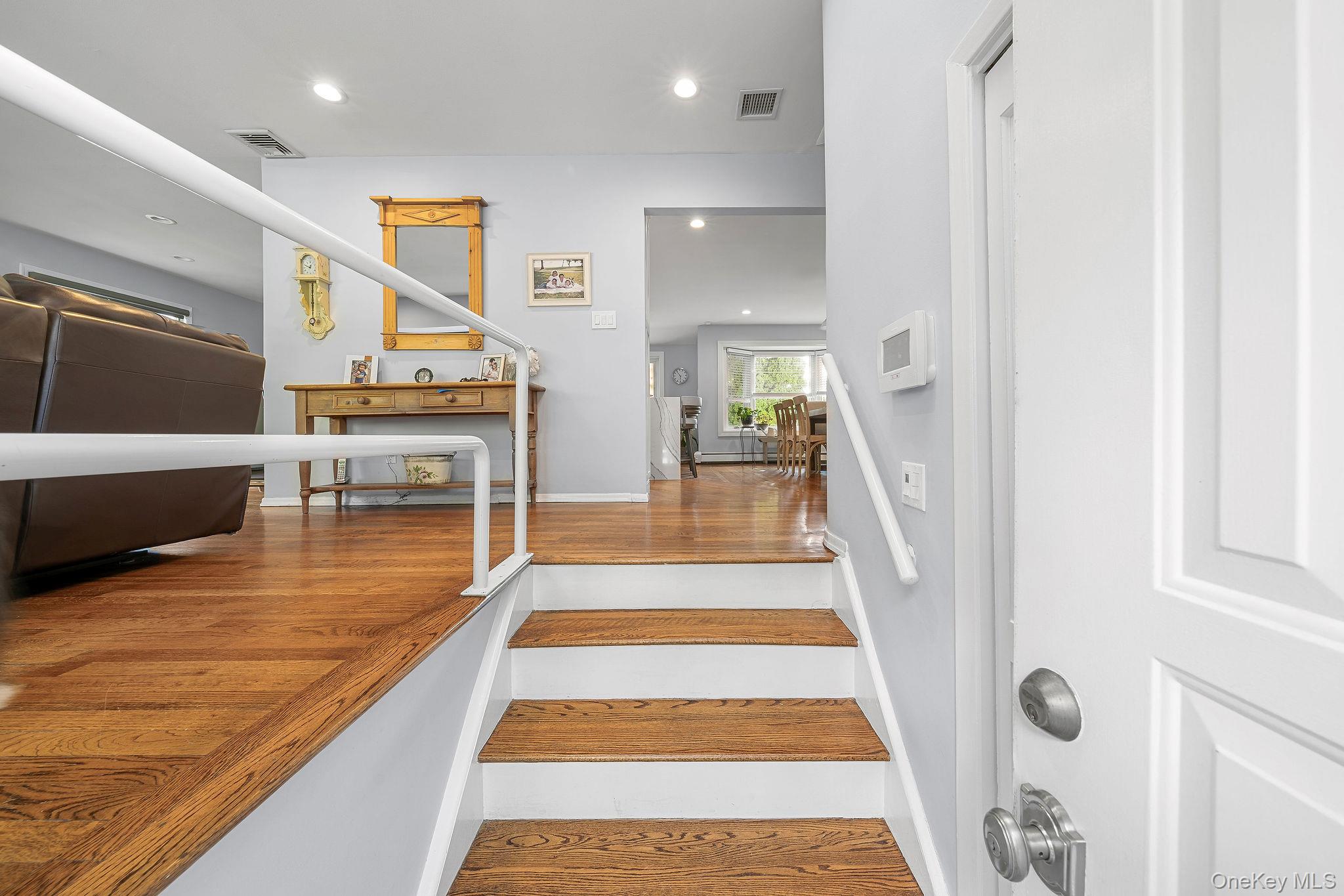1 Cortland Ave, Jericho, NY 11753 photo