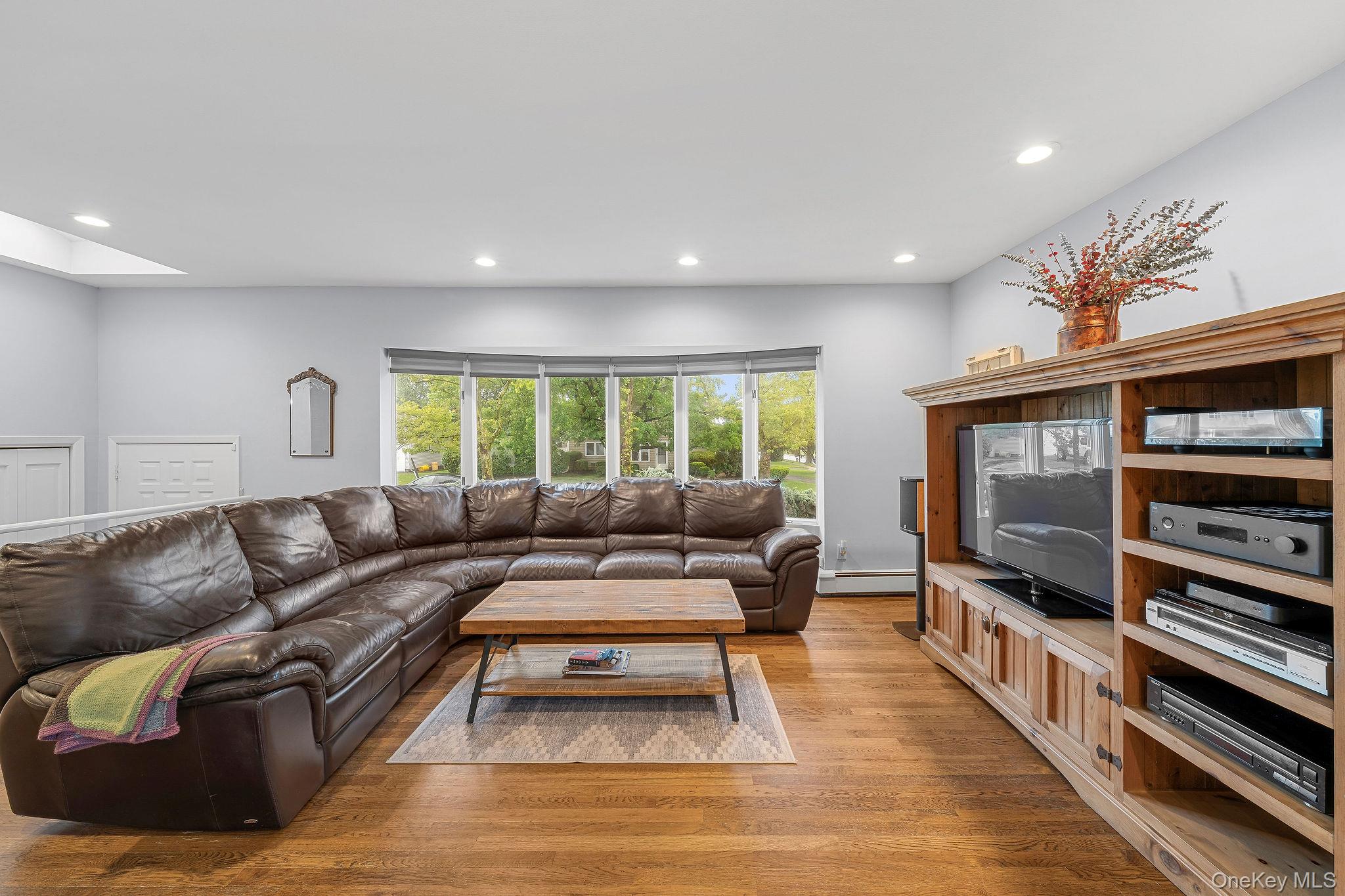 1 Cortland Ave, Jericho, NY 11753 photo