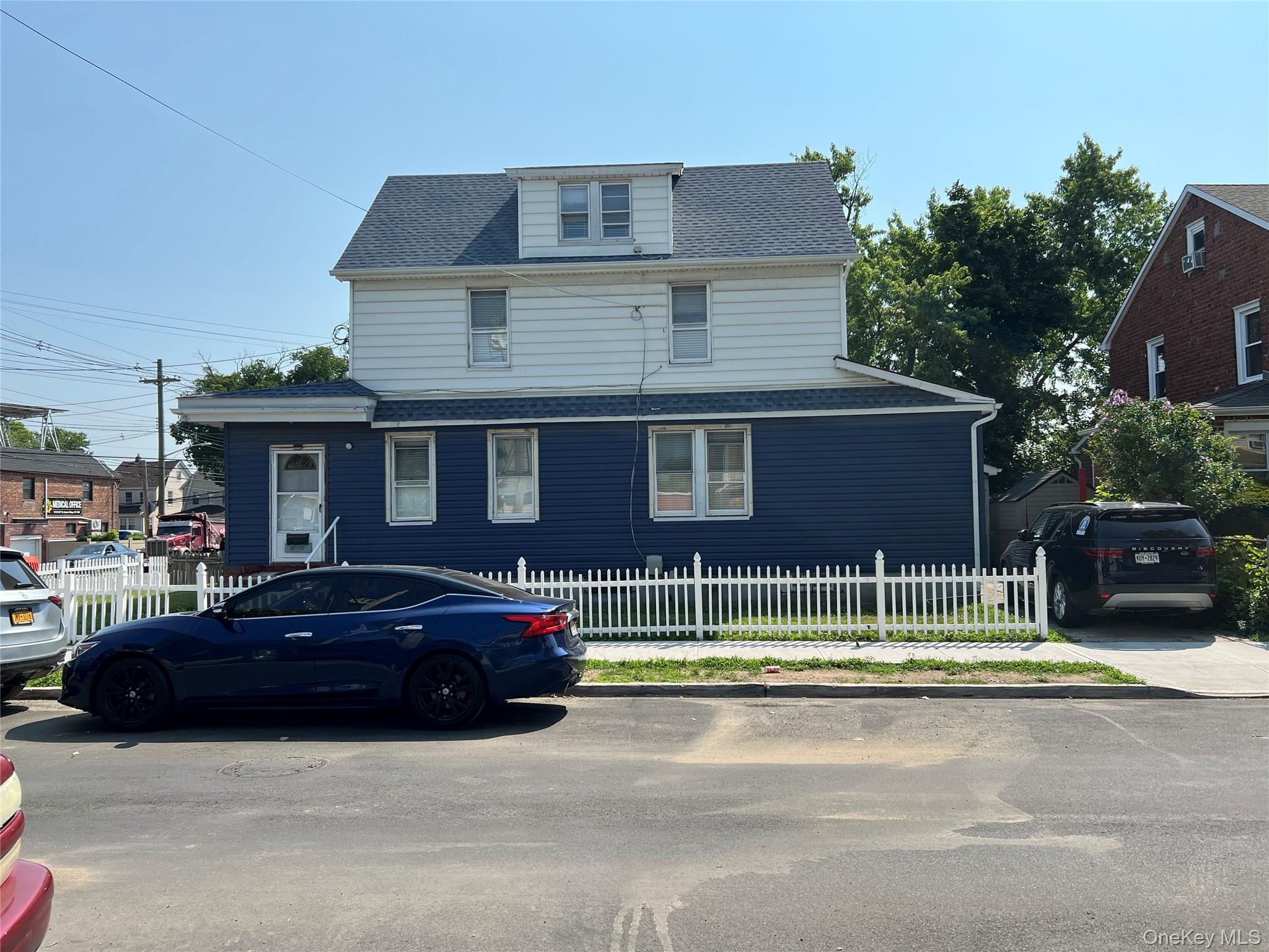 211 211th St, Cambria Heights, NY 11411