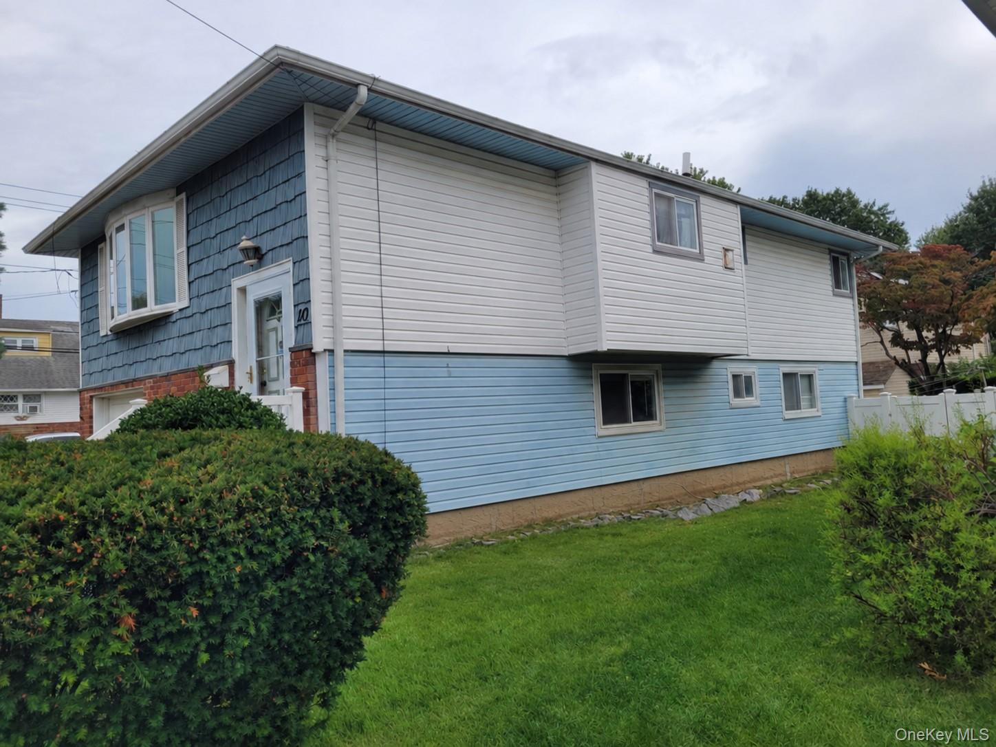 110 Crest Ave, Elmont, NY 11003 photo