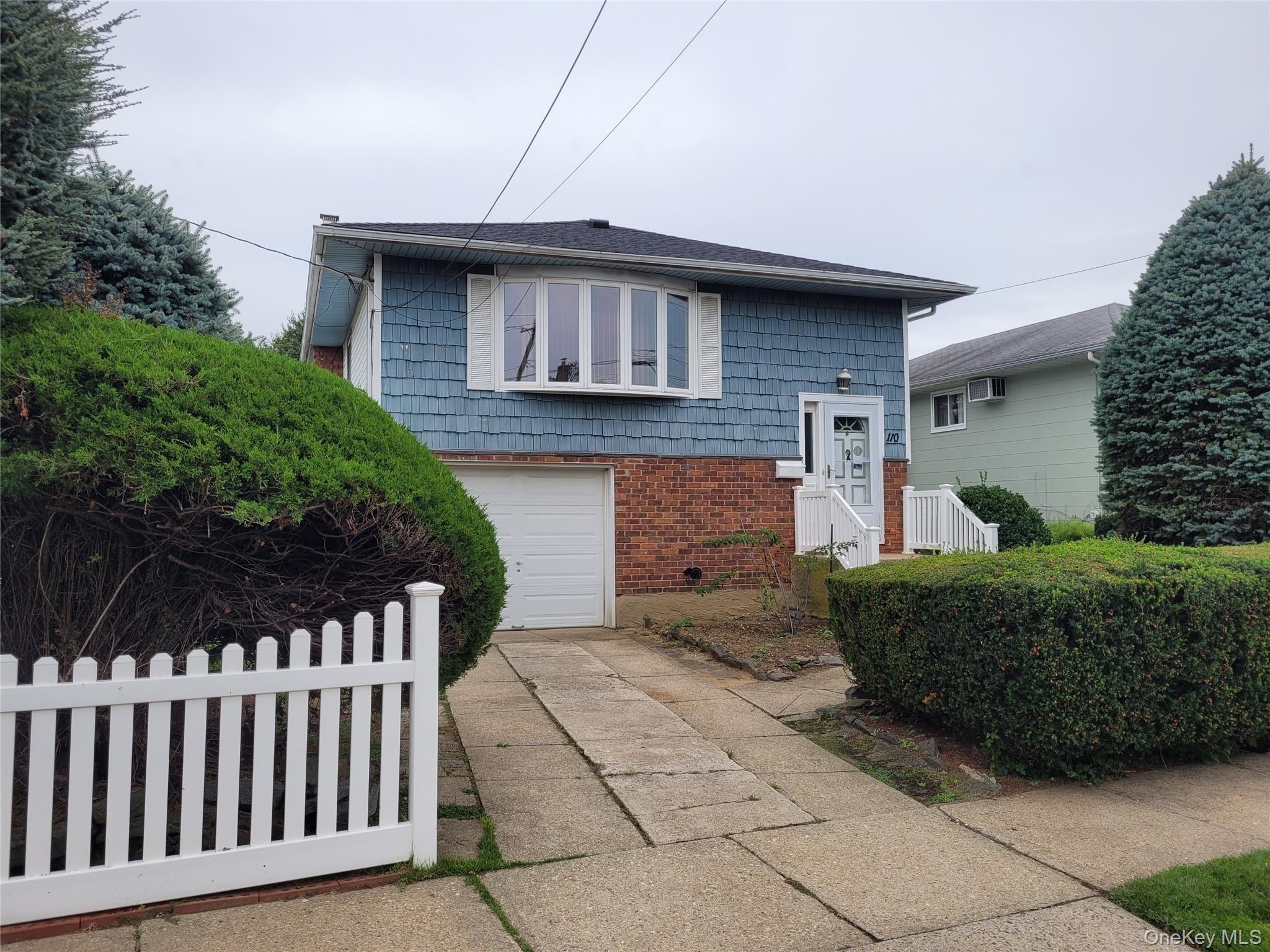 110 Crest Ave, Elmont, NY 11003 photo