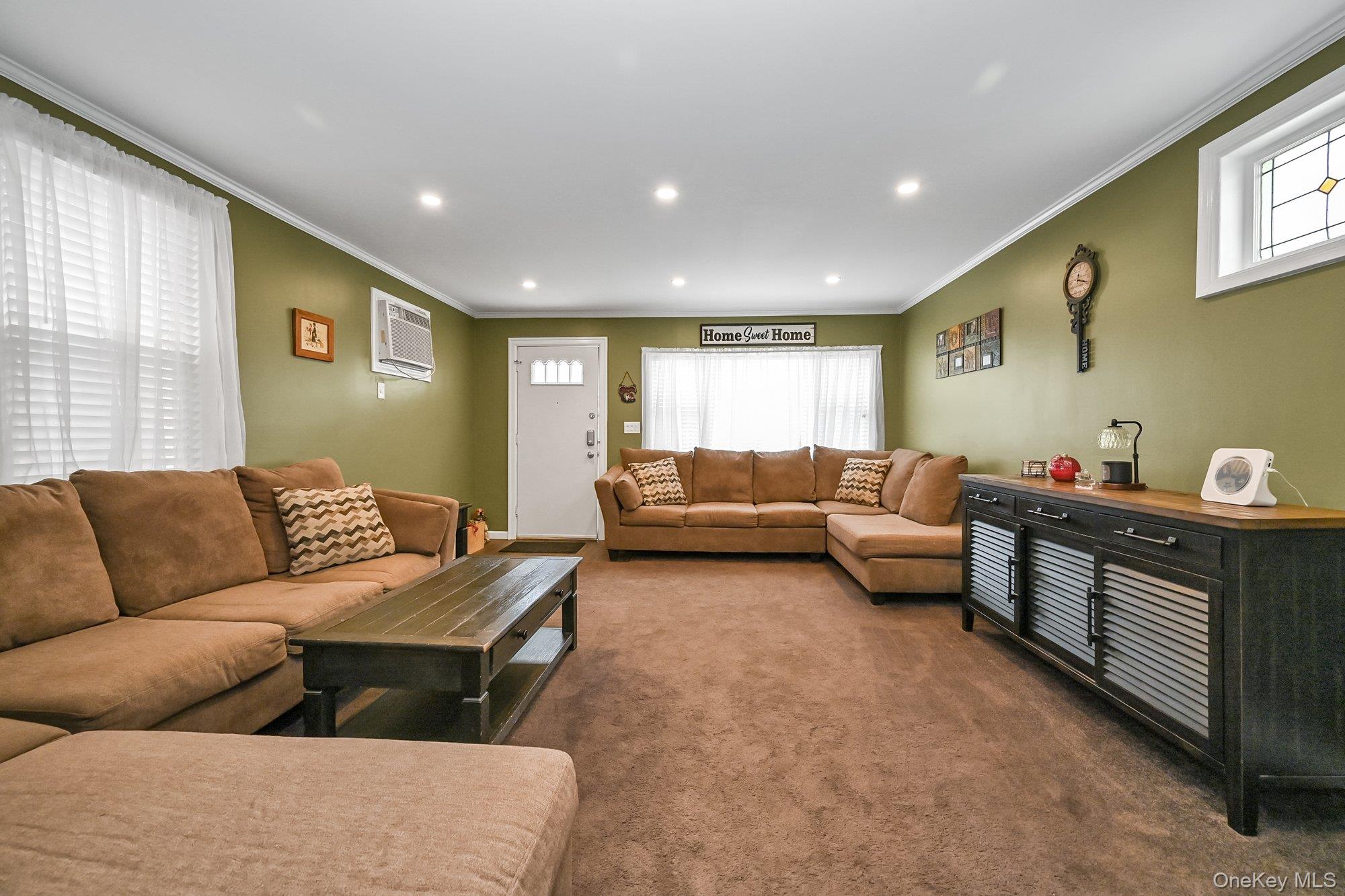 78 33 64th St, Glendale, NY 11385 photo