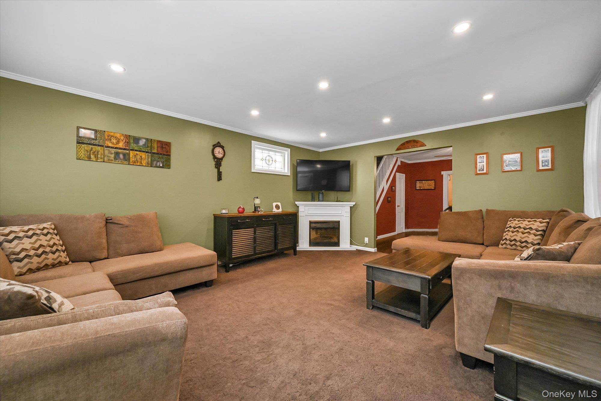 78 33 64th St, Glendale, NY 11385 photo