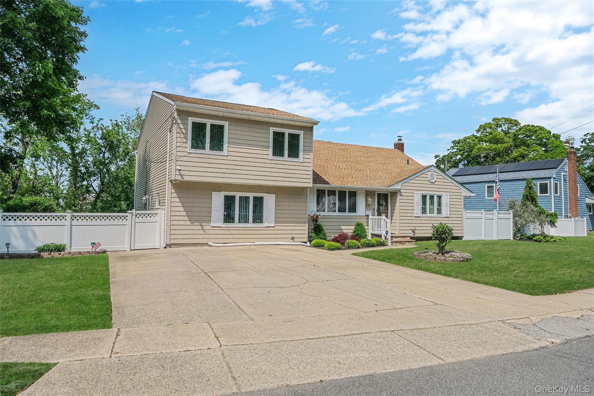59 Maybrook Rd, North Babylon, NY 11703 photo