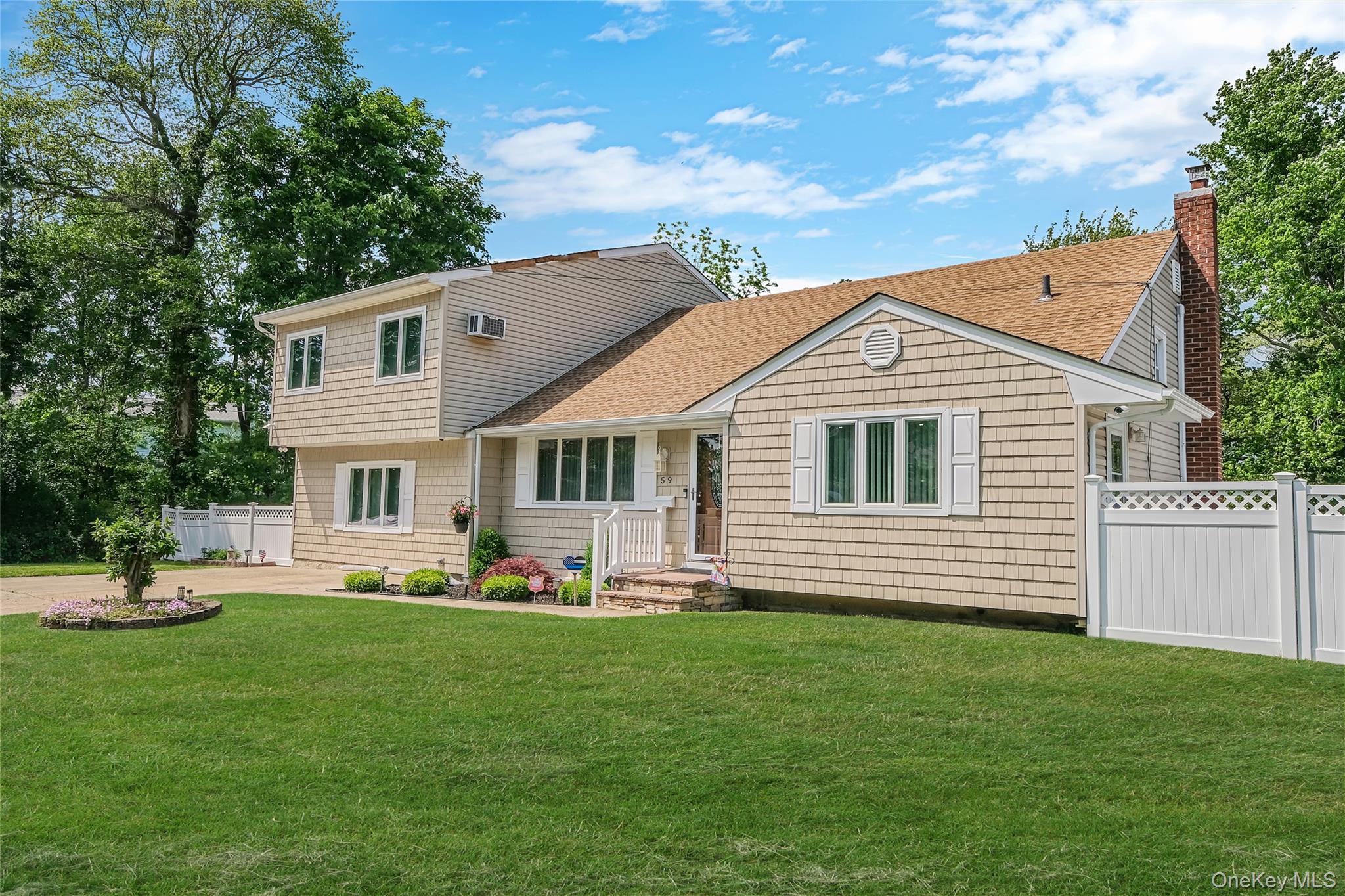 59 Maybrook Rd, North Babylon, NY 11703 photo