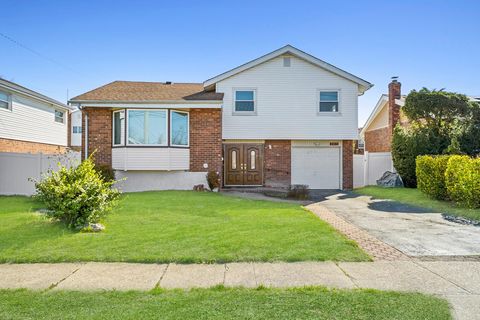 Single Family Residence in Baldwin Harbor NY 3217 Byrd Place.jpg
