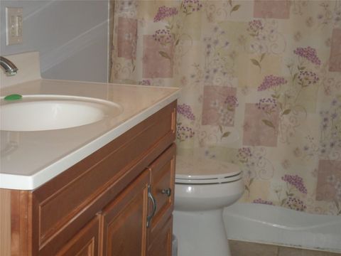 Single Family Residence in Monroe NY 6 Kingsville Drive 11.jpg