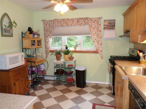 Single Family Residence in Monroe NY 6 Kingsville Drive 7.jpg