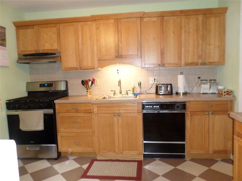Single Family Residence in Monroe NY 6 Kingsville Drive 6.jpg