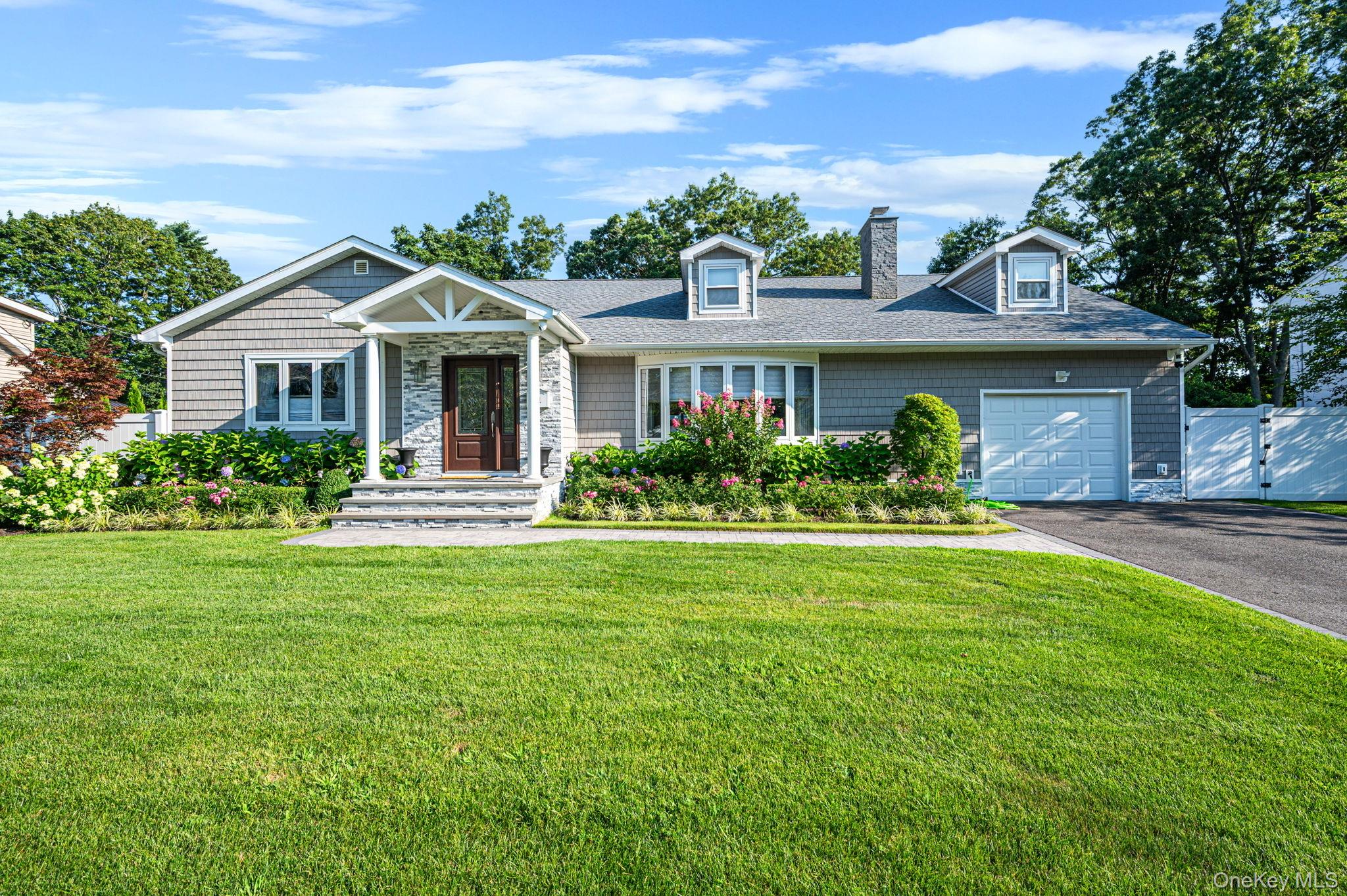 61 Lauren Ave, Dix Hills, NY 11746