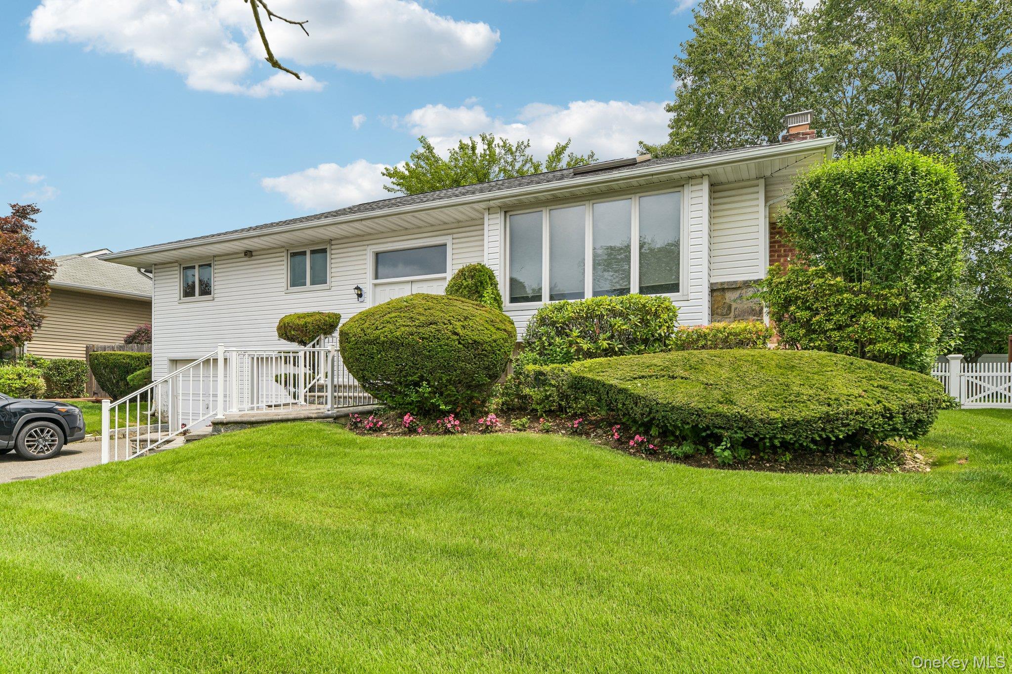 14 Gloria Pl, Plainview, NY 11803 photo