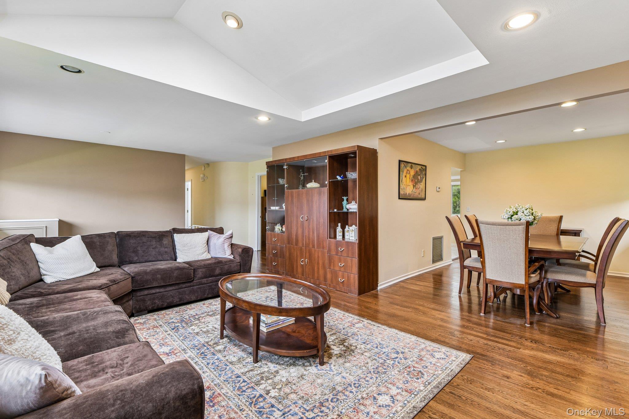 14 Gloria Pl, Plainview, NY 11803 photo