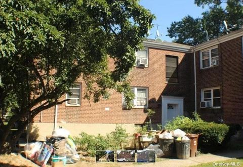 Townhouse in Fresh Meadows NY 160-20 76th Avenue Ave.jpg