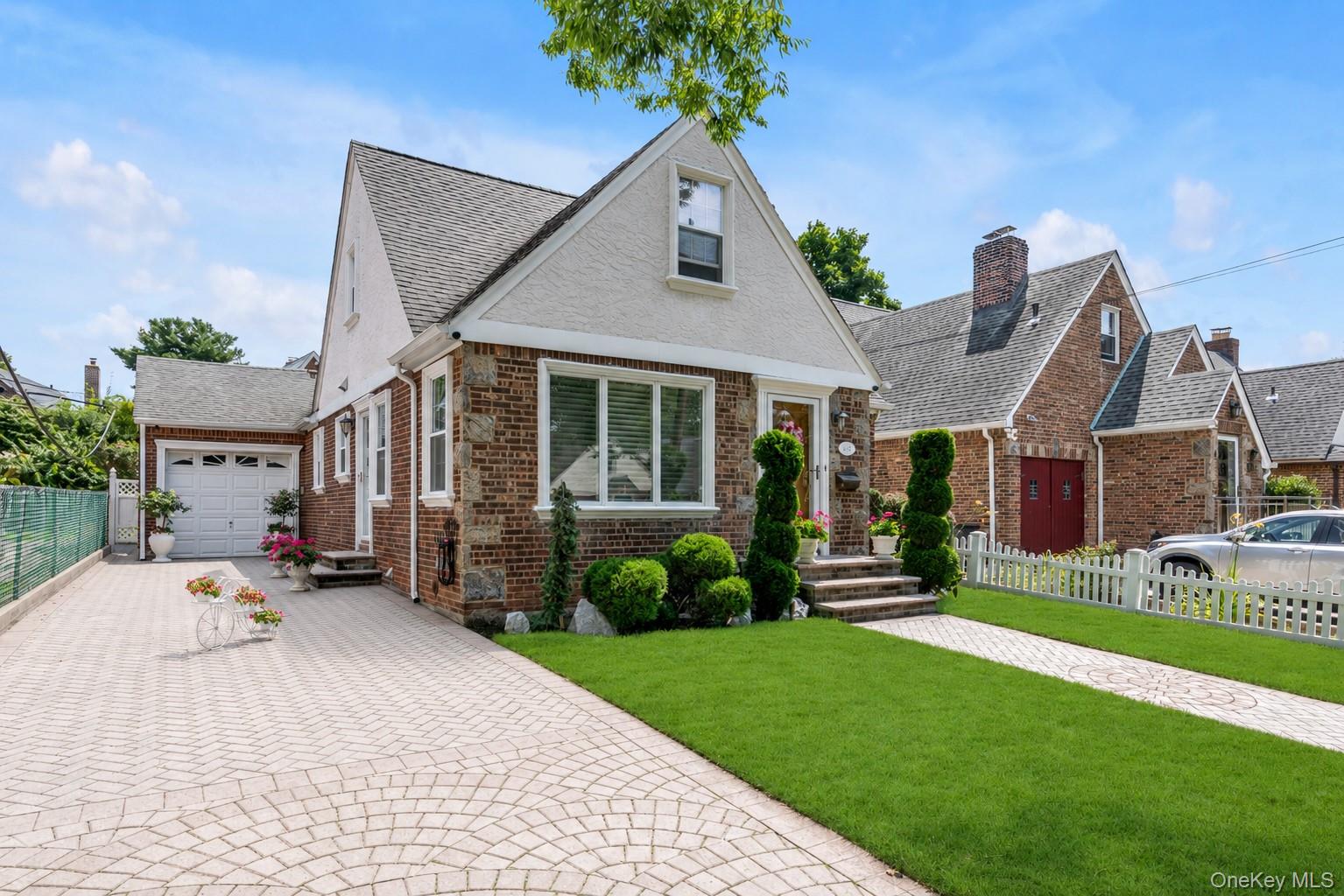 41 35 219th St, Bayside, NY 11361