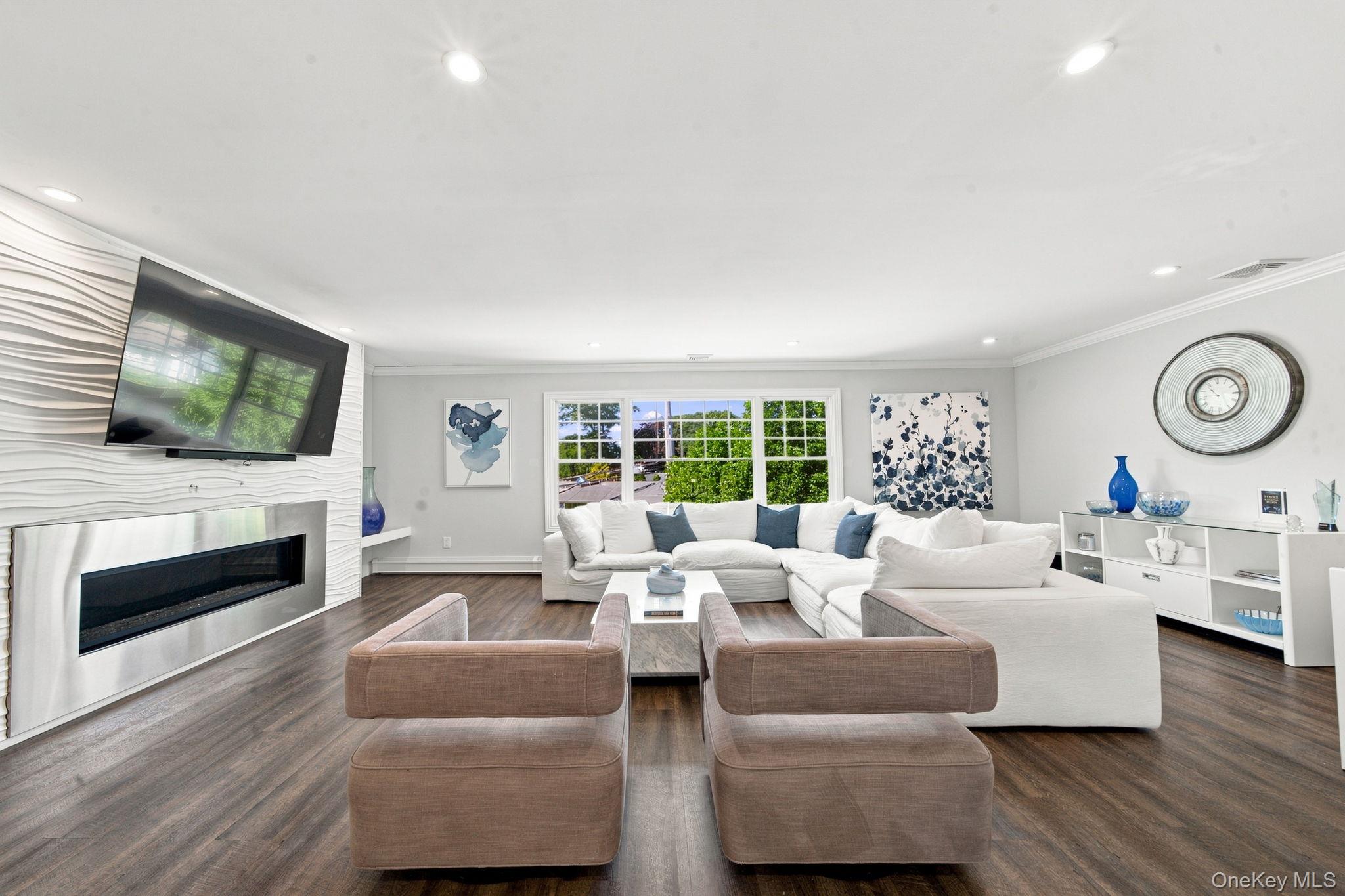 11 Elm St, Ronkonkoma, NY 11779 photo
