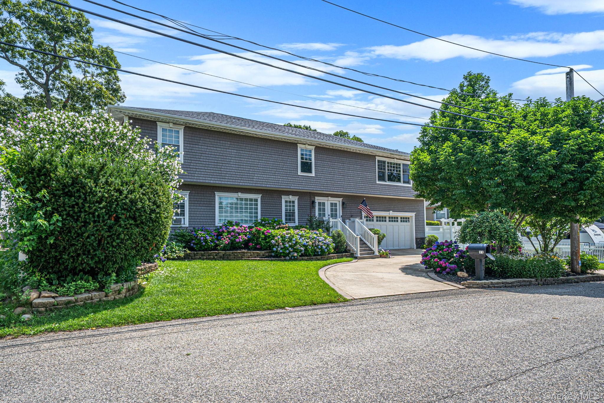 11 Elm St, Ronkonkoma, NY 11779 photo