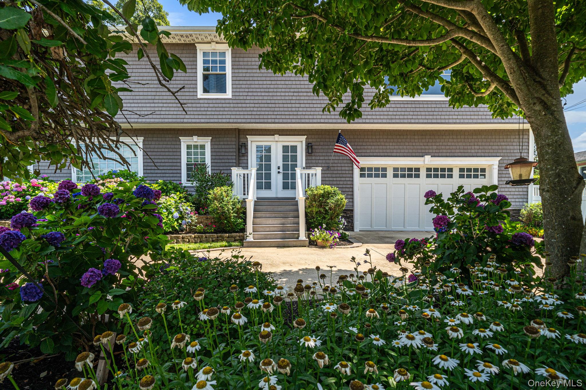 11 Elm St, Ronkonkoma, NY 11779 photo
