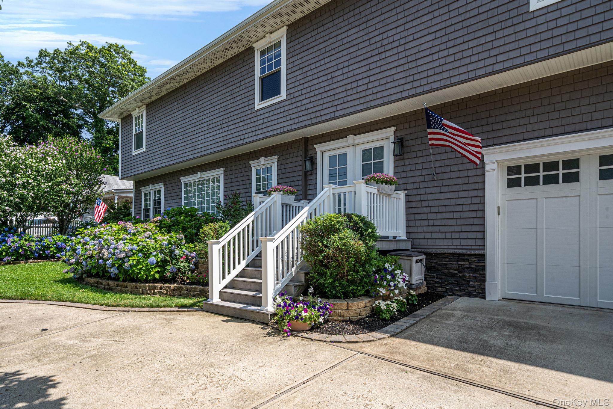 11 Elm St, Ronkonkoma, NY 11779 photo