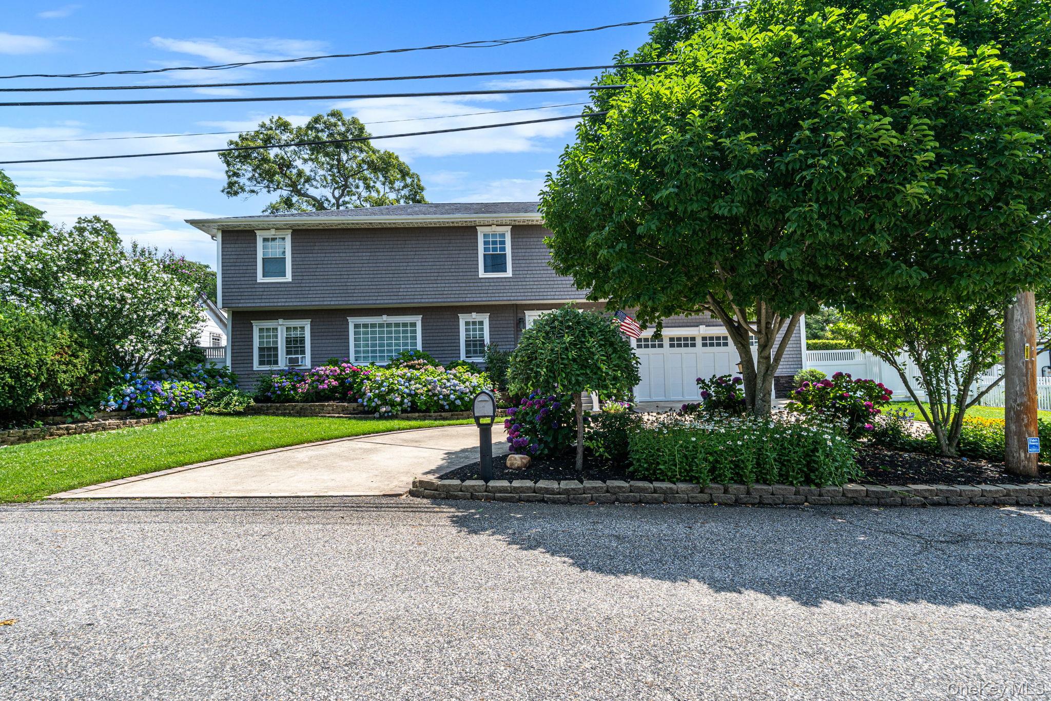 11 Elm St, Ronkonkoma, NY 11779