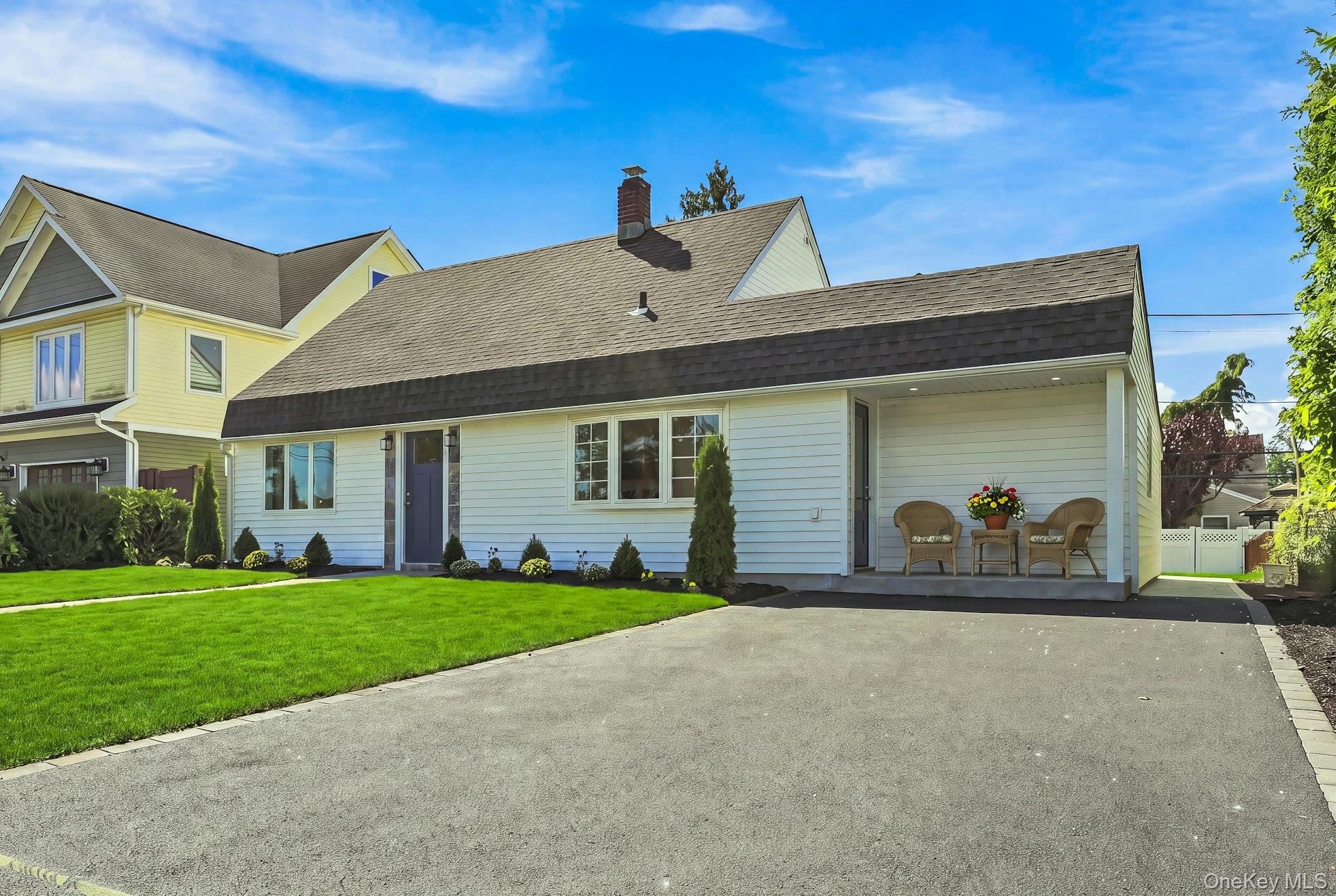 26 Birch Ln, Levittown, NY 11756 photo