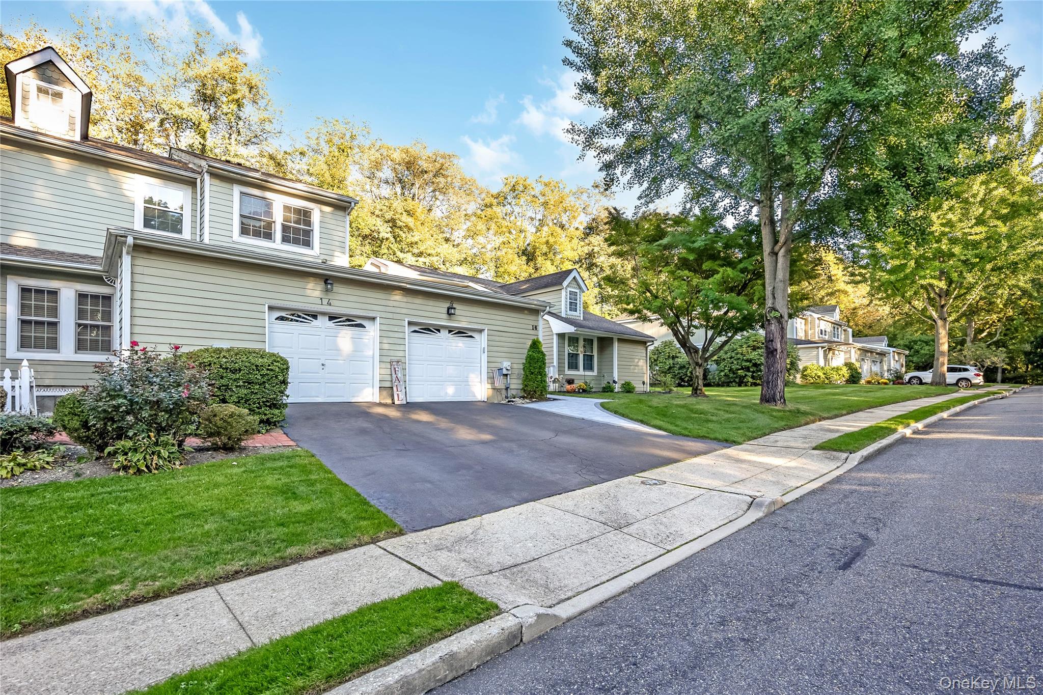14 Victorian Ct, Huntington, NY 11743
