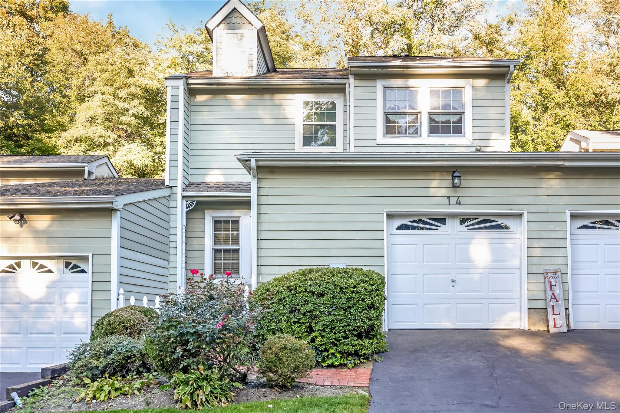 14 Victorian Ct, Huntington, NY 11743 photo