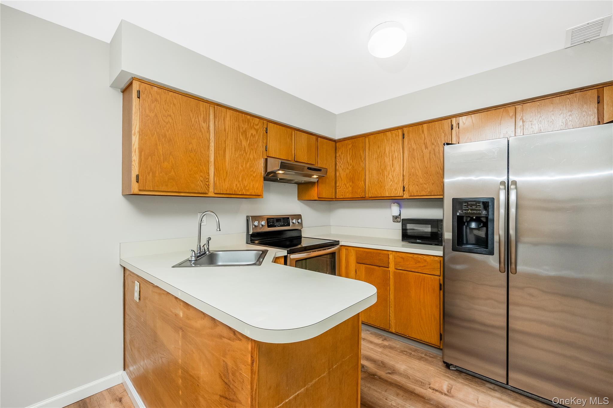 14 Victorian Ct, Huntington, NY 11743 photo