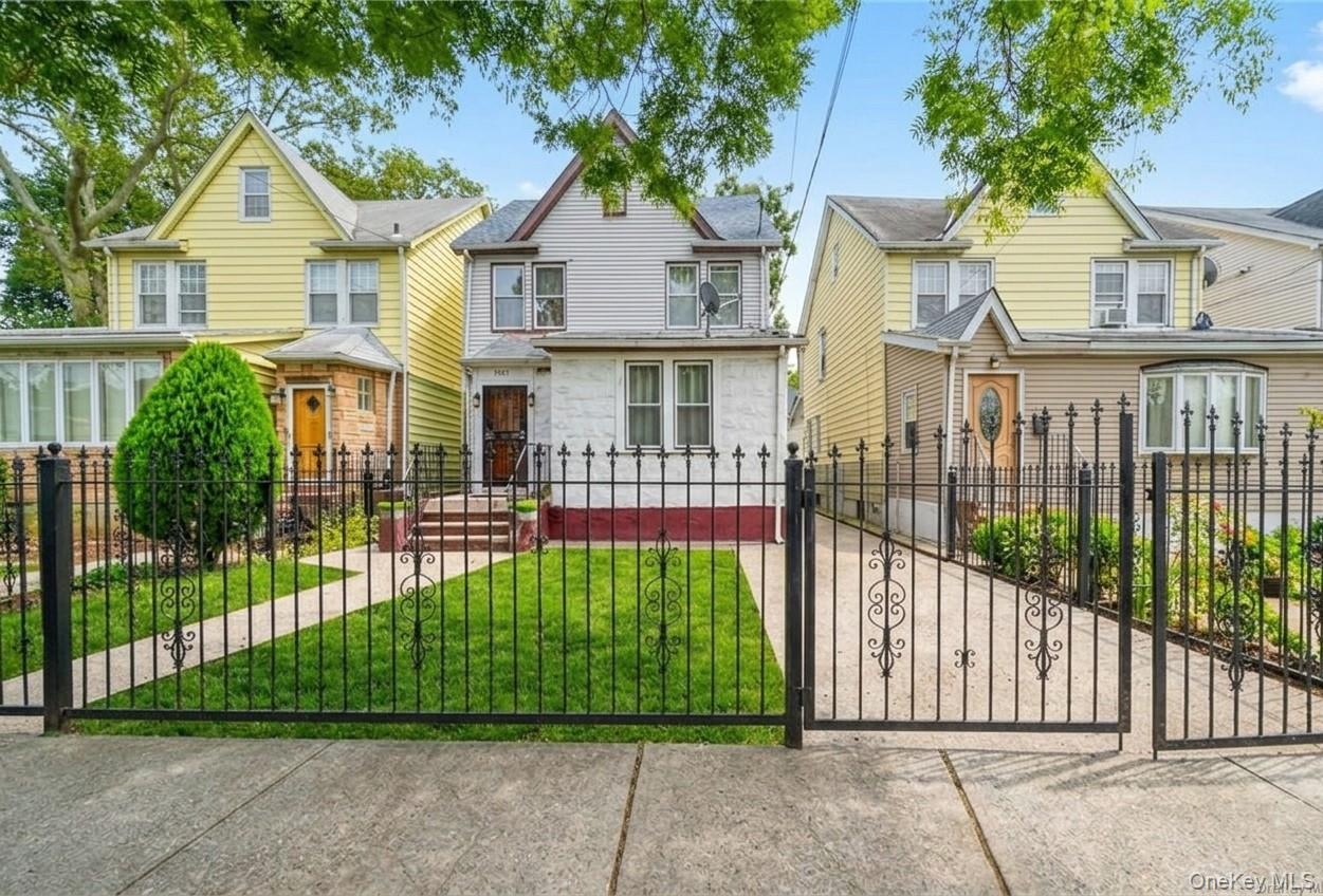 8905 Moline St, Queens Village, NY 11428