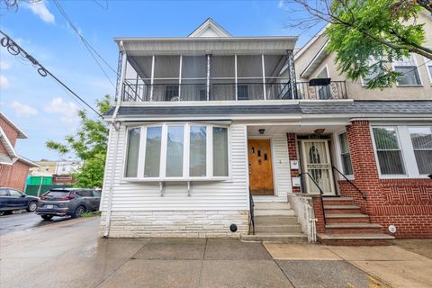 Duplex in Glendale NY 78-22 83 Street.jpg