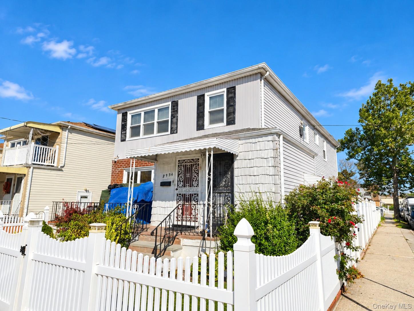 2334 Oceancrest Blvd, Far Rockaway, NY 11691