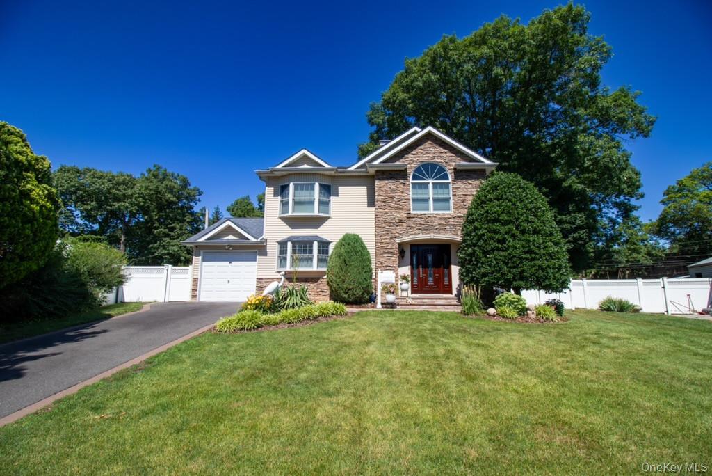 5 Hickory Ln, Roslyn Heights, NY 11577
