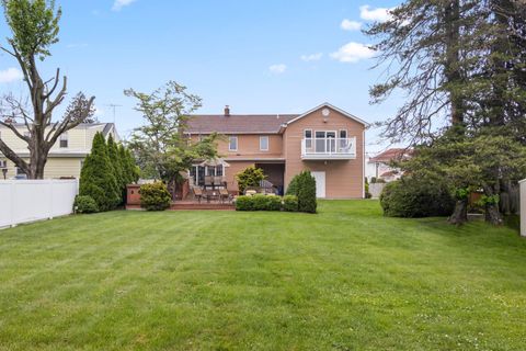 Single Family Residence in Albertson NY 13 Evans Avenue.jpg