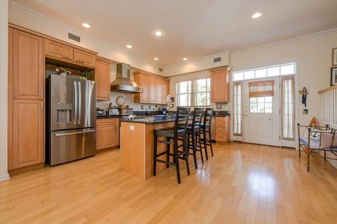 Single Family Residence in Atlantic Beach NY 2 Bridge Plaza #4 7.jpg
