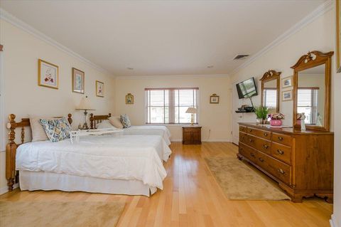 Single Family Residence in Atlantic Beach NY 2 Bridge Plaza #4 20.jpg