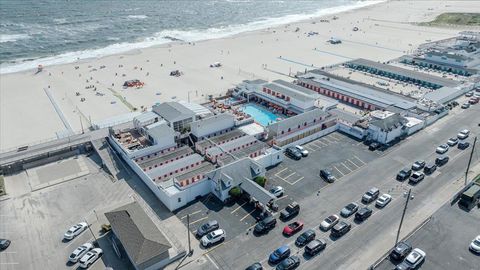 Single Family Residence in Atlantic Beach NY 2 Bridge Plaza #4 29.jpg