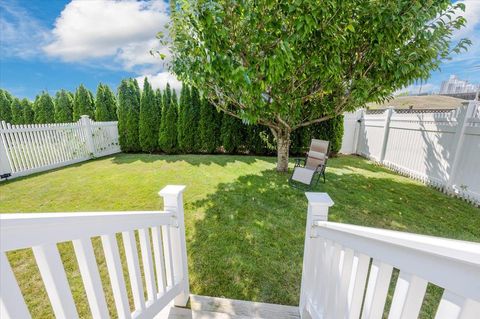Single Family Residence in Atlantic Beach NY 2 Bridge Plaza #4 15.jpg