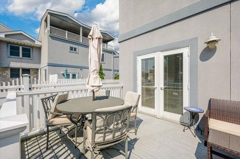 Single Family Residence in Atlantic Beach NY 2 Bridge Plaza #4 14.jpg