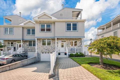 Single Family Residence in Atlantic Beach NY 2 Bridge Plaza #4 2.jpg